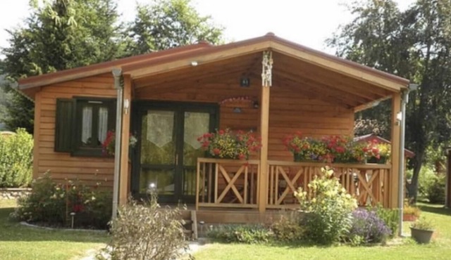 Caravan "Chalet Aloya" with Shared Pool & Wi-Fi