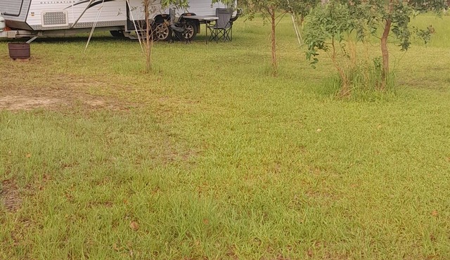 Caravan for 2 on 10 acre country property. Peace & nature abounds. Pet friendly