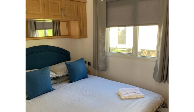 Caravan Holiday Park - Sleeps 8 & Free Parking