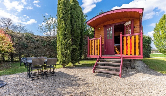 Caravan in the heart of the vineyards