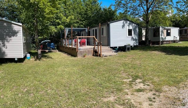 Caravan 'Les Bord Du Lac Leman' with Lake View, Shared Terrace and Private Garden