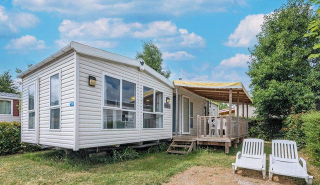 Caravan 'Mobil-home Excellence - 3 Chambres' with Shared Pool, Wi-Fi and Air Conditioning