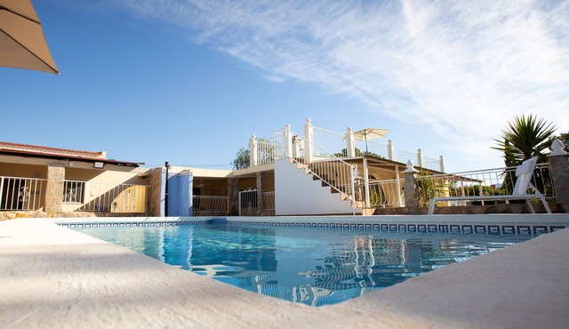 Caravan 'Mobilhome Mit Garten Und Pool' with Shared Pool, Wi-Fi and Air Conditioning