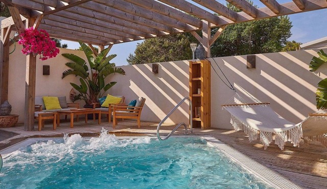 Caravan 'Narbonne Plage' with Shared Pool, Private Terrace and Air Conditioning