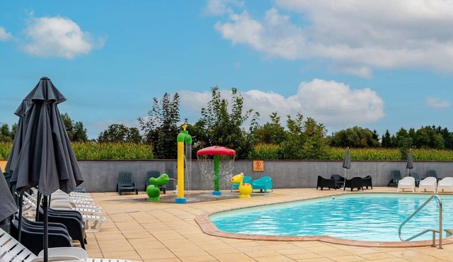 Caravan 'Nina's Mobilhome Am Europa Park' with Shared Pool and Private Terrace