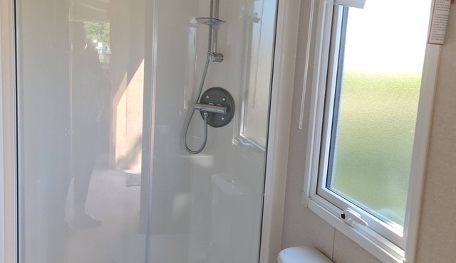 Caravan Situated 10 Mins Drive From Spectacular Beaches