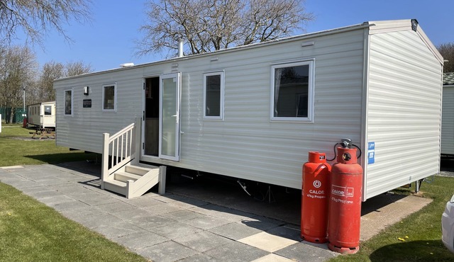 Caravan - Sleeps up to 8 & Free parking