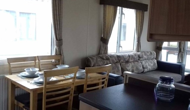 Caravan - Sleeps 6 - Sea Views - Dog Friendly