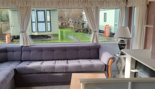 Caravan - Sleeps 8, pet friendly & hot tub