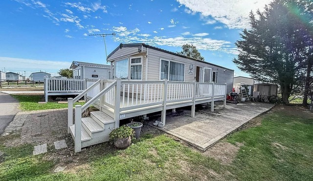 Caravan with decking & free WiFi at Steeple Bay ref 36051D