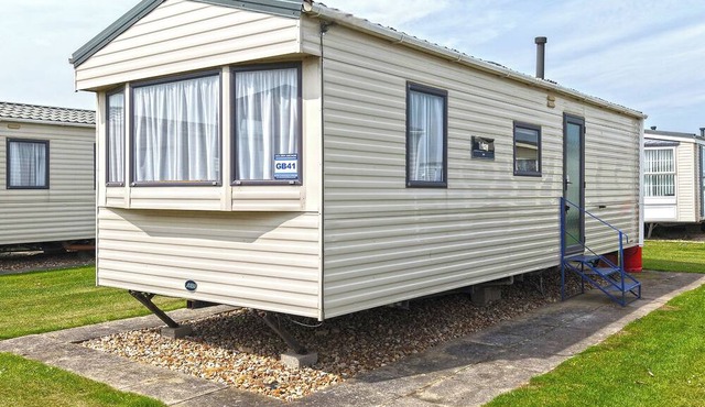 Caravan with one double and one twin.