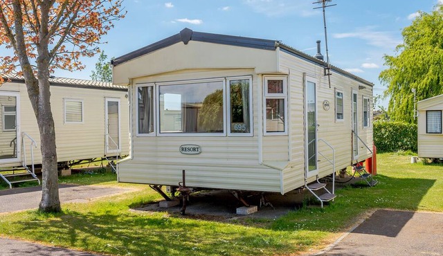 Caravan with one double and one twin.