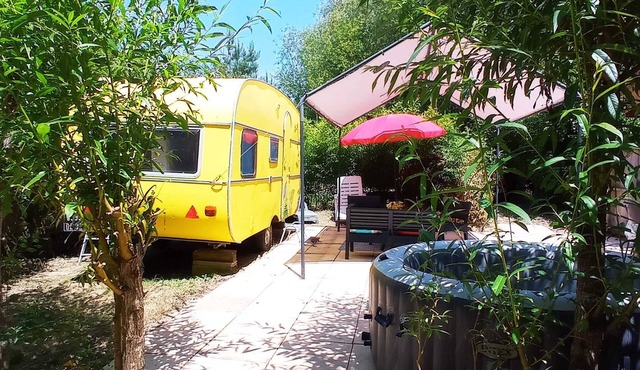 Caravane Vintage à L'orée des Bois