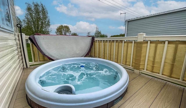 CaravanSleeps8-HotTub-FirePlace-Garden-Patio