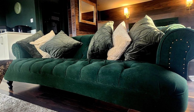 Carberry Lodge, Hottub, countryside location, Edinburgh city centre miles away