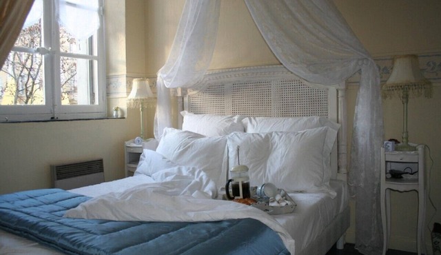 Carcassonne, elegant apartment overlooking central square