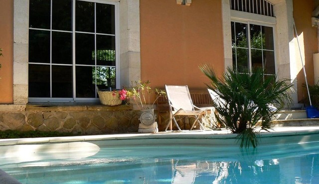 CARCASSONNE : GRAND LOFT AVEC PISCINE PRIVEE DANS VIEILLE GARE