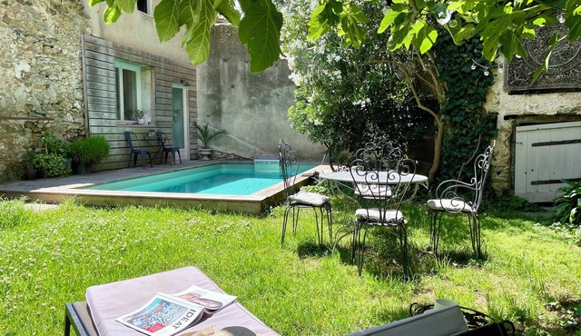 Carcassonne: village house with swimming pool 2 steps from the Canal du Midi