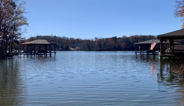 Carden Cove Lake Gaston, NC. 3 bed/2 bath, 9 beds and Watercrafts!