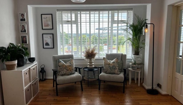 Carden Villa 4 Bedroom Detached House With Hot Tub| Brighton|Pet Friendly