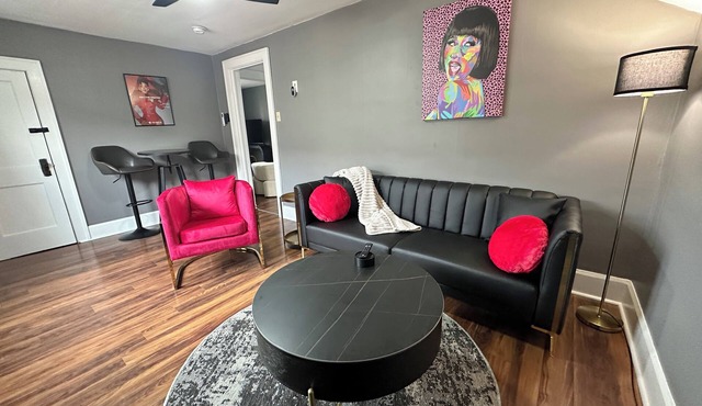 Cardi B-Up Cozy 1-bedroom house in the Ball State University Village in Muncie