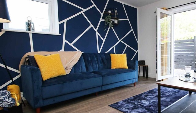 Cardiff city centre apartment (private parking)