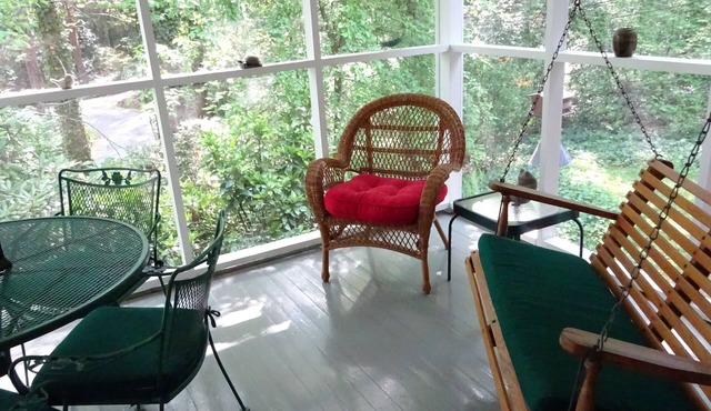 Cardinal Cottage, Great Location, Beautiful Setting, Private Comfy Wh.Squirrels