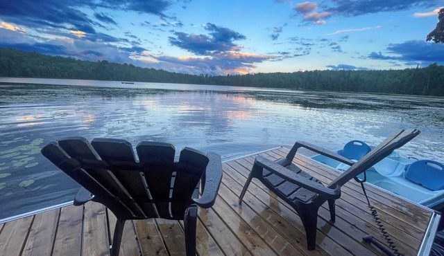 Cardinal de Beauvoir♥ 4Season Spa ☼ AC ☼ Lakefront ↟ Wood Fireplace ♡ St-Calixte
