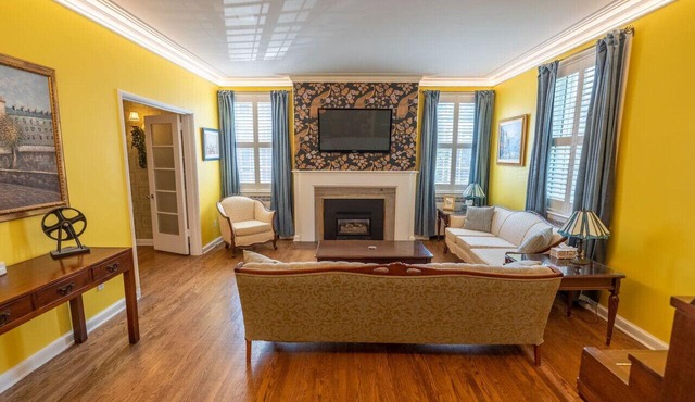 Cardinal Inn ~ Boho Room