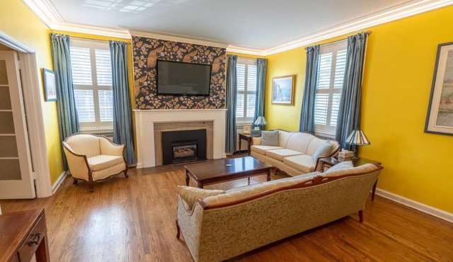 Cardinal Inn Romantic Room