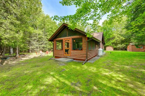 Cardinal Pines Cabin on 8 Acres - Dog Friendly!