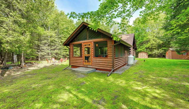 ‘Cardinal Pines’ Cabin on 8 Acres - Dog Friendly!