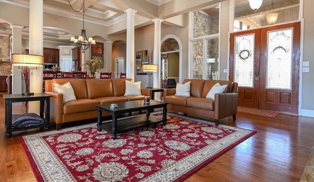 Cardinal Rose Lakehouse with Hot Tub