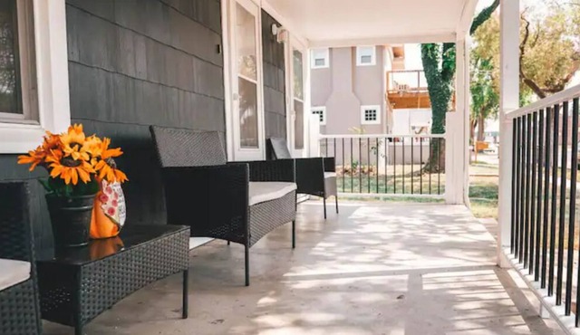 “CARE BnB” Lovely 2 Bedroom Condo - sleeps 8