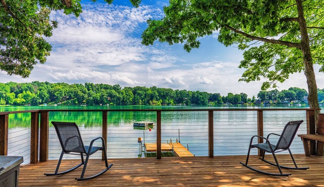 Carefree Lakefront Cottage/11 mins to skiing