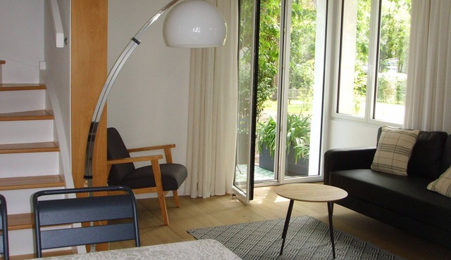 caretaher's house 4 mn walk