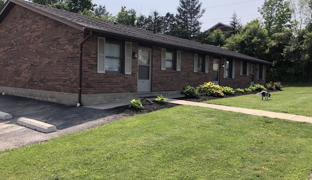 Carey Villa I.5 minutes to WEC and Wilmington College.10 min to Roberts Center