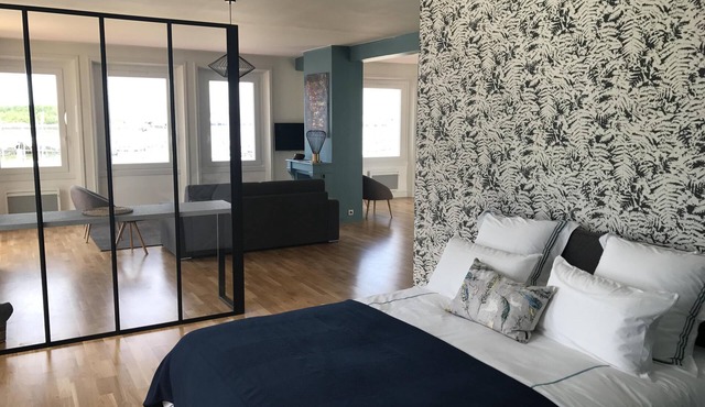 Cargo Loft, 90 m2 apartment facing the sea