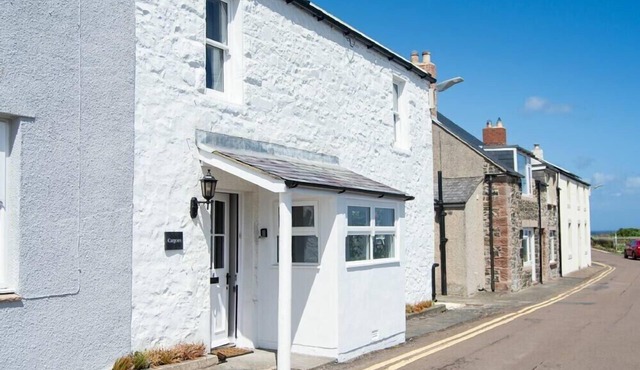 CARGOES, pet friendly, country holiday cottage in Craster