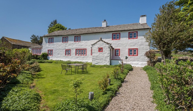 Carhullan - Dog-friendly farmhouse with a hot tub & superb views