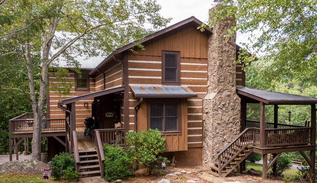 Cari's Rivers Edge - private home in Boone with a fire pit
