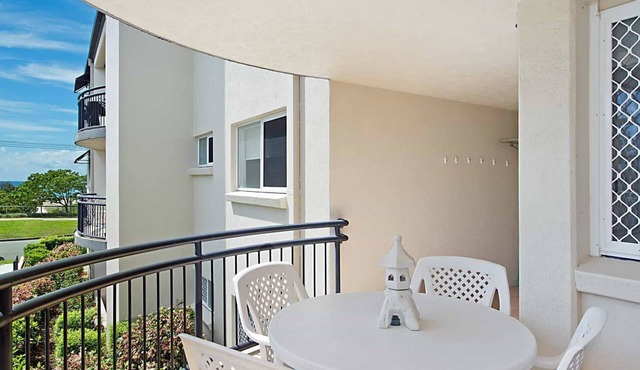 Caribbean 8 - Bilinga/North Kirra Beachfront - Min. 3 Night Stays!