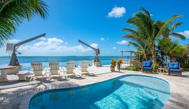 Caribbean Cabana: Your Perfect 3BR Oceanfront Retreat with Dockage, Pool and Breathtaking Views!