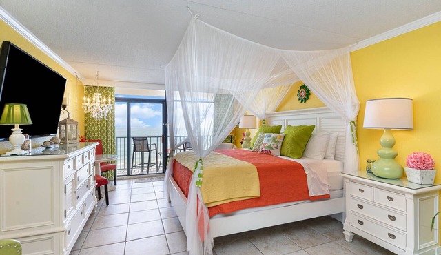 Caribbean Paradise-Romantic Oceanfront Canopy King Suite with Breathtaking Views