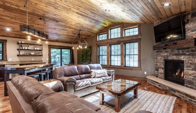Caribou Crossing 5 bed cabin 10 min from Dells
