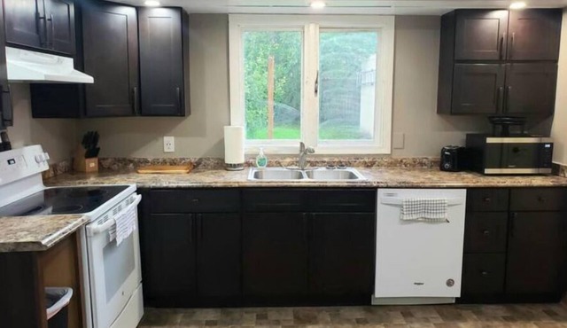 Caribou Flat II: Theater, Firepit & Private Yard!nn
