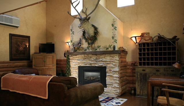 Caribou(Pet Friendly)-Cottage-Jacuzzi-Queen