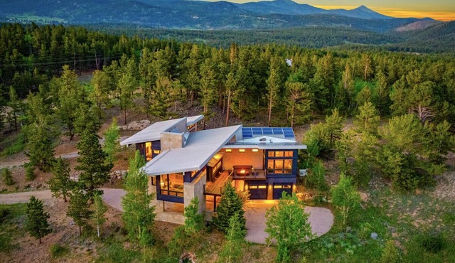 Caribou Ridge with Hot Tub! Pet Friendly + James Peak Views -Sleeps 10