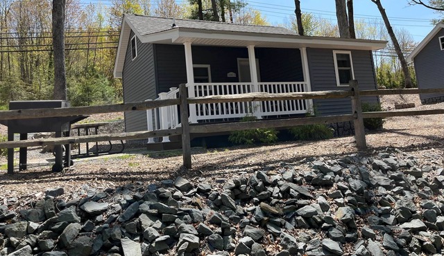 Carins 10 - Lakeside Cabins