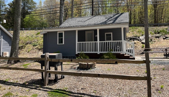 Carins 11 - Lakeside Cabins